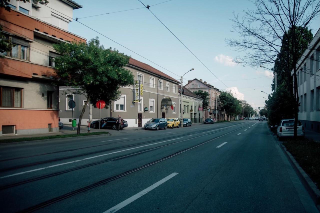 Carnival City Hotel Oradea Exterior photo