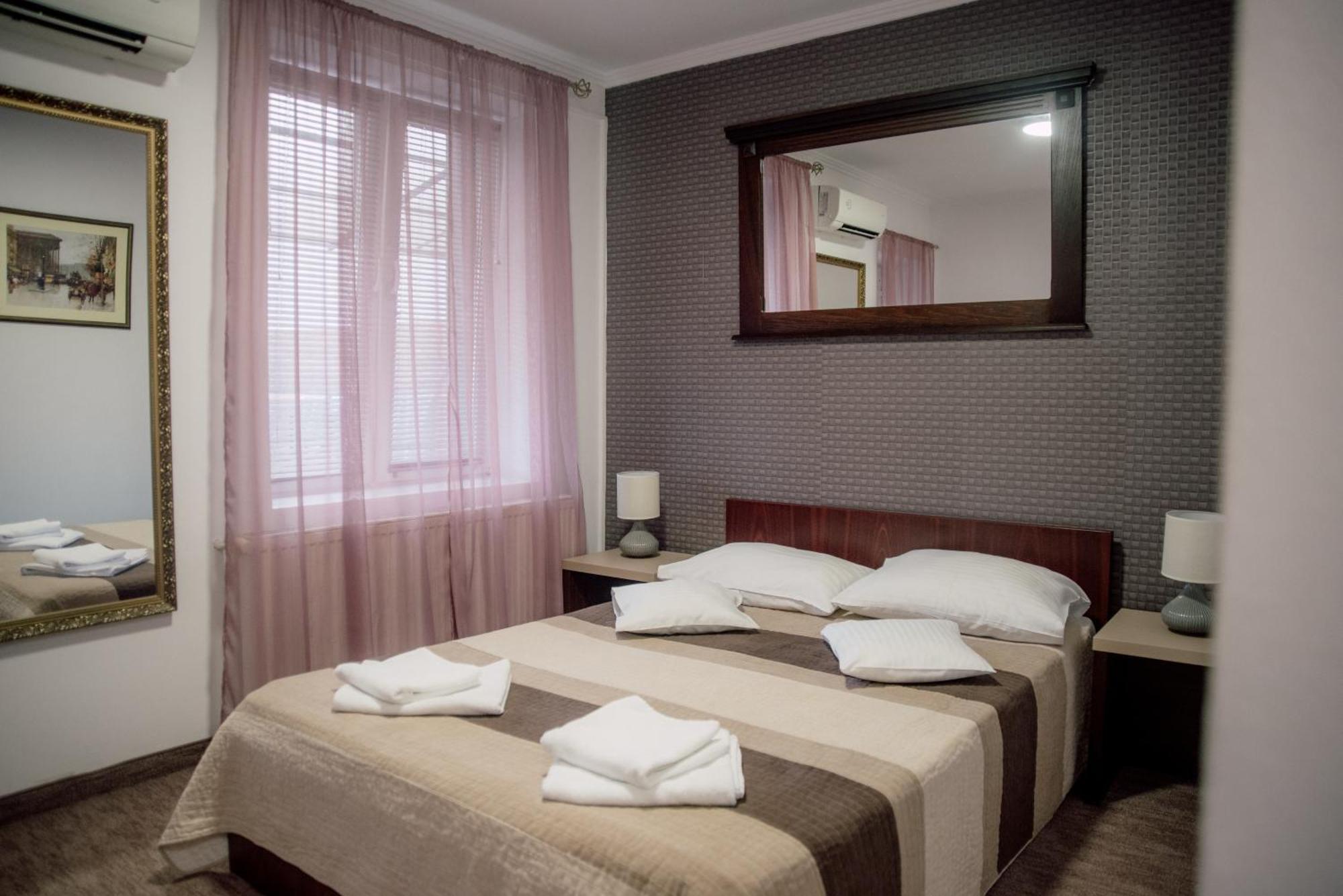 Carnival City Hotel Oradea Exterior photo