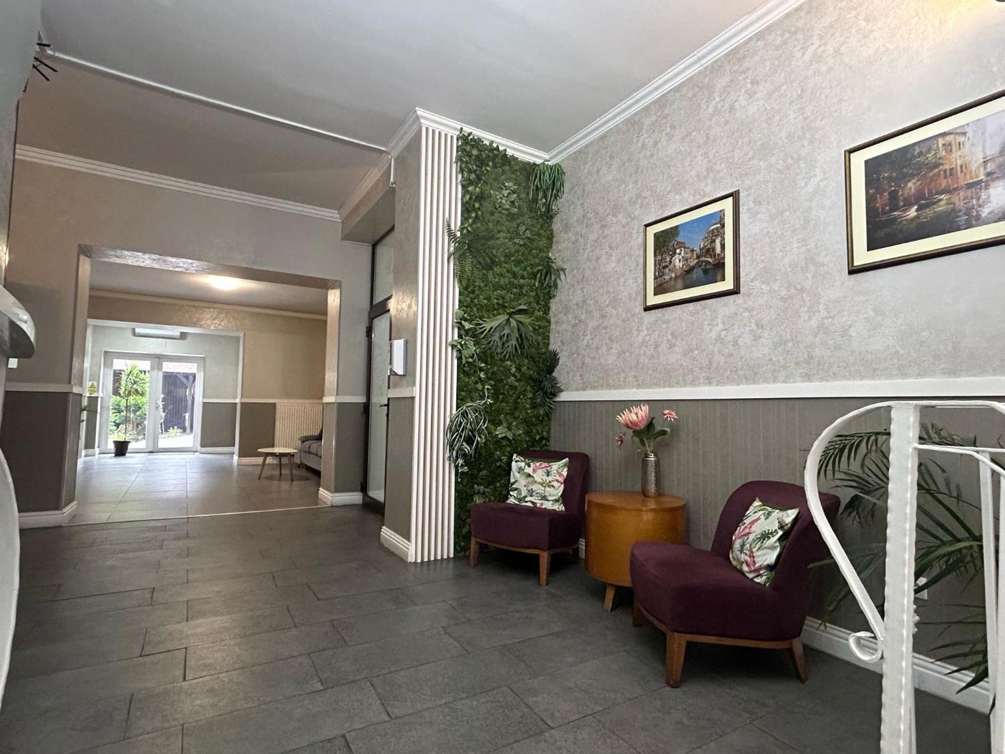 Carnival City Hotel Oradea Exterior photo