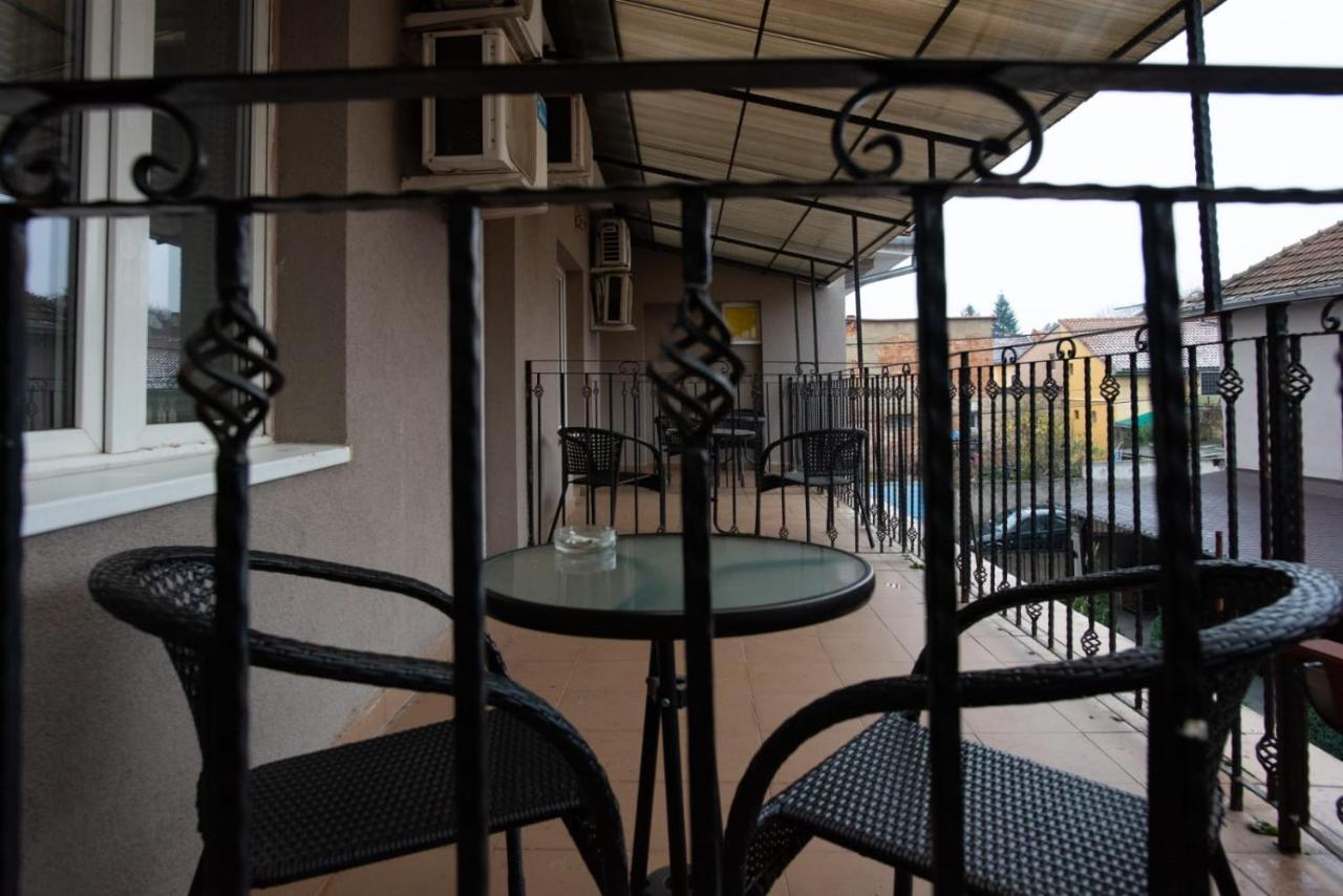 Carnival City Hotel Oradea Exterior photo